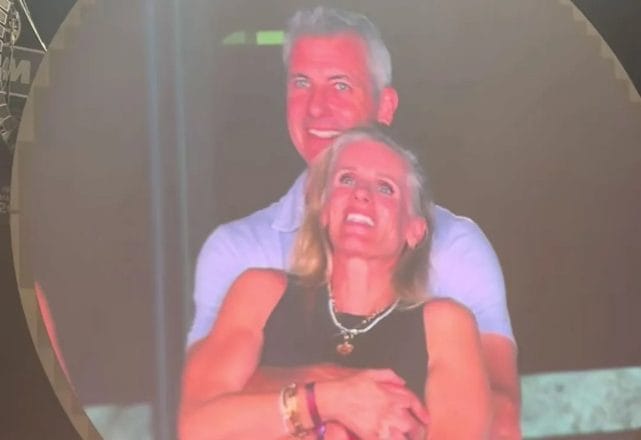 CEO căsătorit surprins în ipostaze tandre cu directoarea de HR la concert Coldplay, stârnind rumoare