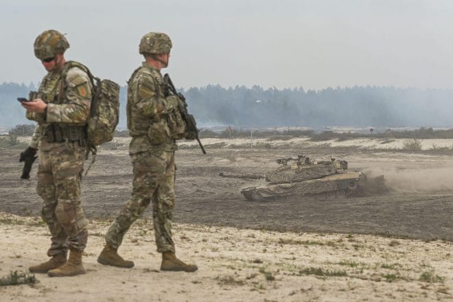 General american: NATO pregătit să respingă un atac masiv al Rusiei cu 22 de divizii pe flancul estic