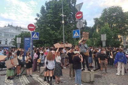 Furie în Ucraina: Proteste izbucnesc la Kiev după promulgarea legii ce slăbește organismele anticorupție