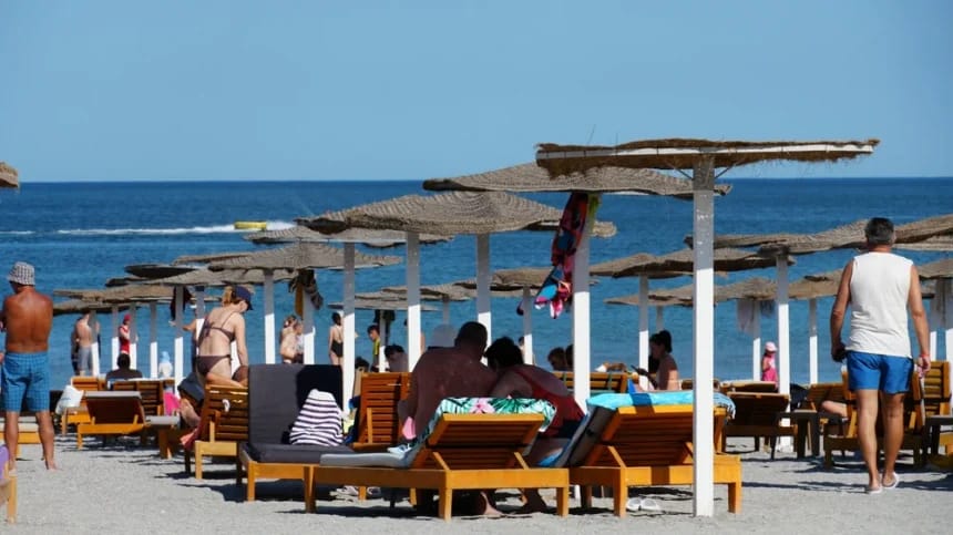 Litoralul atrage turiști cu reduceri „all inclusive" spectaculoase în plin sezon. Cu cine se bate Riviera Românească la prețuri? Litoralul atrage turiști cu reduceri „all inclusive” spectaculoase în plin sezon. Cu cine se bate Riviera Românească la prețuri?