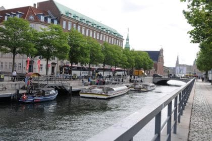 Statuia unei sirene provoacă scandal în Danemarca: localnicii o consideră urâtă și vulgară, iar autoritățile au intervenit