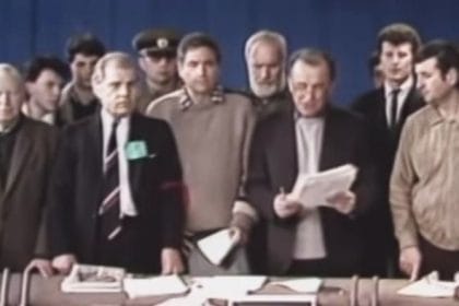 Ion Iliescu, liderul tranziției de la comunism, acuzat de crime împotriva umanității