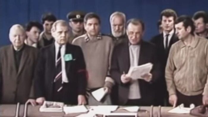 Ion Iliescu, liderul tranziției de la comunism, acuzat de crime împotriva umanității