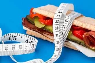 Obiceiurile matinale care îți sabotează dieta: greșeli simple ce te pot îngrășa fără să-ți dai seama