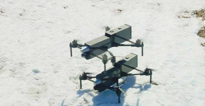 Dezvoltatorii sud-coreeni au creat drone AI care permit controlul simultan a 100 de FPV-uri de către un singur pilot