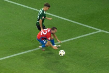 FCSB a cerut penalty după ce Toma a fost făcut KO; jocul s-a oprit imediat