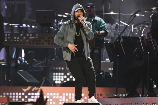 Eminem vorbește deschis despre lupta dureroasă cu dependența de droguri: „M-am trezit în spital și nu știam ce s-a întâmplat