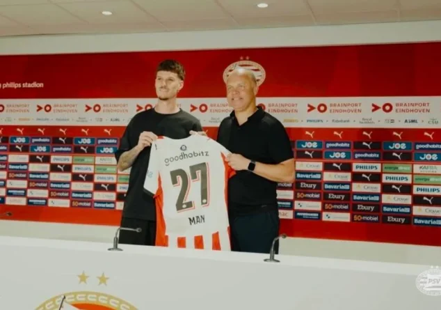 Dennis Man comite o gafă la prezentarea la PSV Eindhoven, uitând să amintească foștii jucători emblematici