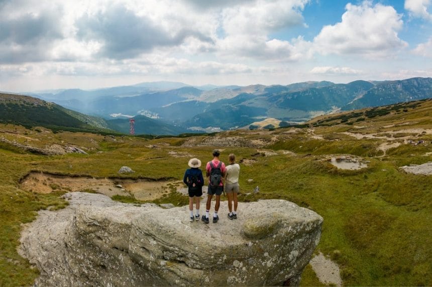 7 trasee montane ușoare pentru începători: idei de drumeții frumoase de o zi prin munții României