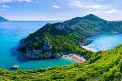 Vacanță în Corfu – destinația de paradis din Marea Ionică. Cele mai frumoase plaje, cu peisaje ca în Maldive
