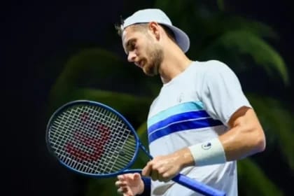 Jucător de tenis descalificat la turneu în Grecia după ce a făcut duș în pauză