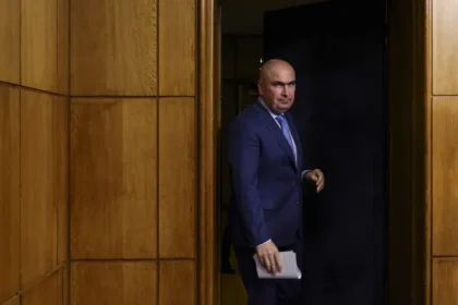 Angajații Guvernului cer stoparea concedierilor haotice; FNSA amenință cu proteste masive, ultimatum pentru Bolojan