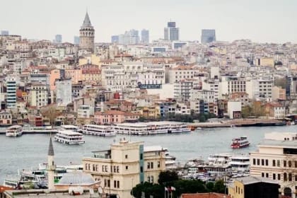 Suma exorbitantă cerută turiștilor români pentru consultul unui bebeluș în Turcia provoacă revoltă