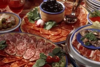 Pâinea îngrașă, dar alte alimente dăunează mult mai grav sănătății românilor