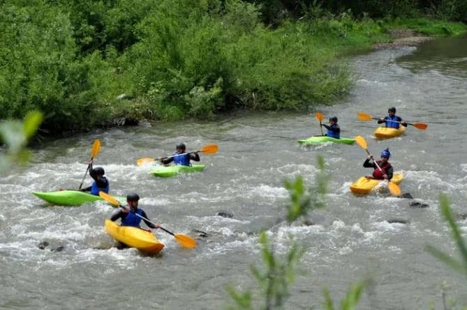 România devine magnet pentru turiștii de aventură cu prețuri până la de trei ori mai mici decât în Vest România devine magnet pentru turiștii de aventură cu prețuri până la de trei ori mai mici decât în Vest
