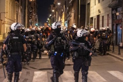 Violențe la protestele antiguvernamentale din Serbia: acuzații grave de brutalitate polițienească împotriva manifestanților