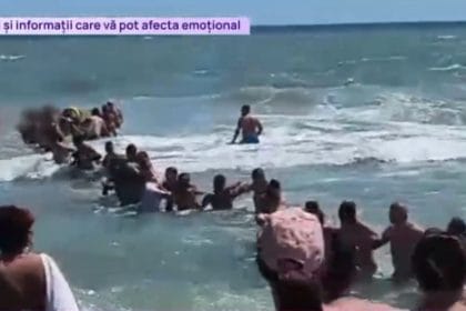 Scene dramatice pe litoral: Lanț uman creat pentru salvarea turiștilor în condiții extreme, salvamarii epuizați de multiple intervenții