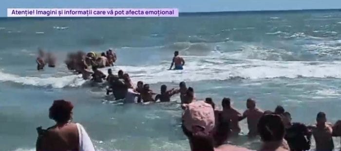Scene dramatice pe litoral: Lanț uman creat pentru salvarea turiștilor în condiții extreme, salvamarii epuizați de multiple intervenții