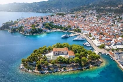 Final de sezon estival 2025: Șase din zece români au preferat vacanțe accesibile aproape de casă