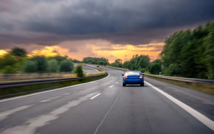 Cum să reacționezi corect la pana pe autostradă: obligațiile esențiale ale șoferilor în situații critice