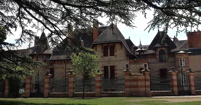 Conacul închis un secol: misterul aristocratului francez care a construit o „capsulă a timpului