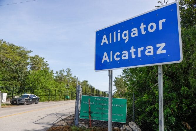 Judecător federal obligă Florida să demoleze centrul de detenție Alligator Alcatraz în 60 de zile Judecător federal obligă Florida să demoleze centrul de detenție Alligator Alcatraz în 60 de zile