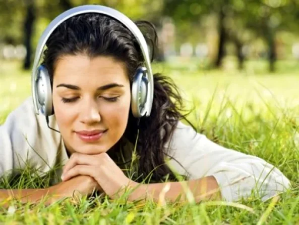 Muzicoterapia: secretul care alină durerea, reduce anxietatea și scade tensiunea arterială