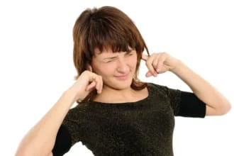 Bătăile inimii în ureche pot semnala o urgență medicală: ce trebuie să știi imediat