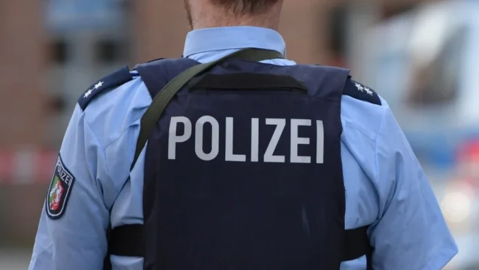 Șoferița care a blocat autostrada două zile, prinsă dansând din cauza nervilor, deportată din Germania de poliție Șoferița care a blocat autostrada două zile, prinsă dansând din cauza nervilor, deportată din Germania de poliție