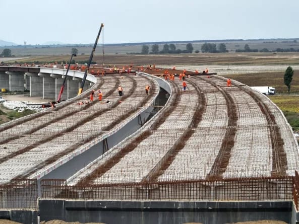 Bolojan garantează finanțarea Autostrăzii Moldovei: plăți lunare între 800 milioane și 1 miliard de lei