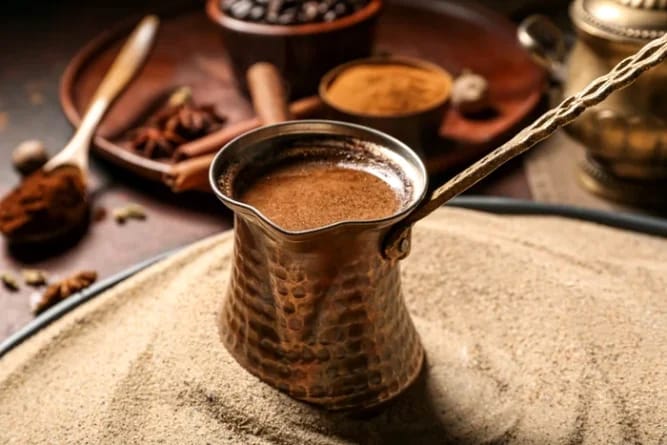 De ce a fost interzisă cafeaua turcească timp de 13 ani și ce controverse a provocat celebra băutură De ce a fost interzisă cafeaua turcească timp de 13 ani și ce controverse a provocat celebra băutură
