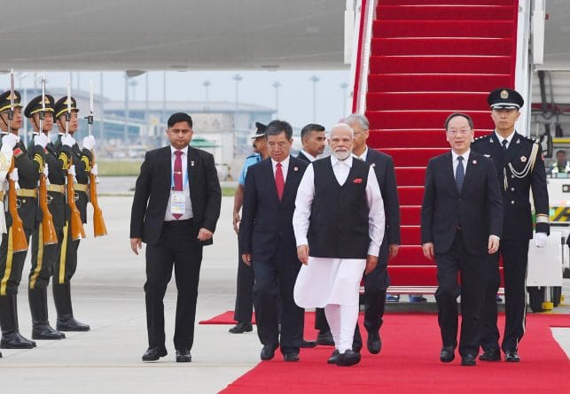 Narendra Modi, premierul Indiei, efectuează prima vizită în China pentru un summit regional după 7 ani