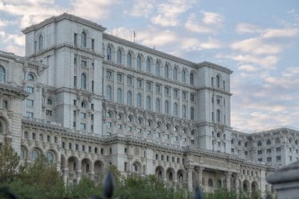 Guvernul își angajează răspunderea pe cinci proiecte-cheie din al doilea pachet de reformă, decizii cruciale în ședința de plen de la ora 19.00