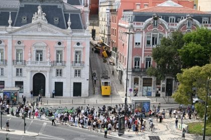 Accidentul șocant din Lisabona: un copil de 3 ani salvat viu după deraiajul funicularului, mărturii din primele momente