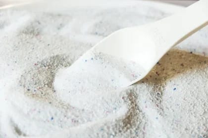 Trucul genial pentru detergentul solid de rufe care elimină cocoloașele, necunoscut multor gospodine