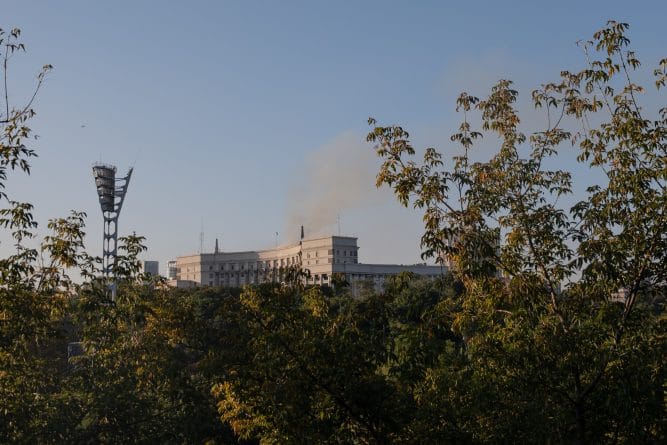 Atacul rusesc asupra clădirii guvernamentale din Kiev: cel puțin trei morți și 18 răniți