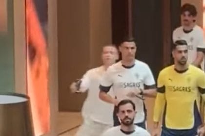 Cristiano Ronaldo surprins făcând un gest neașteptat când un copil s-a apropiat de el crezând că nu e filmat