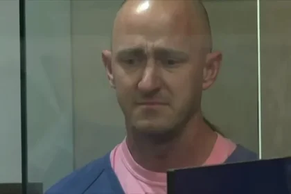 Pilotul care a încercat să oprească motoarele unui avion de pasageri în zbor a pledat vinovat