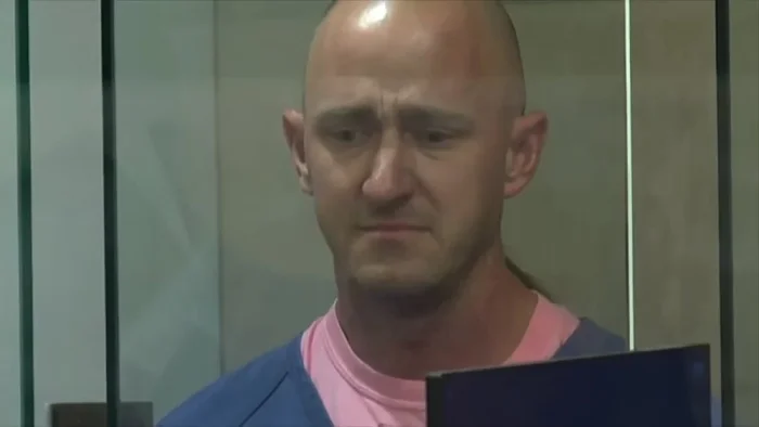 Pilotul care a încercat să oprească motoarele unui avion de pasageri în zbor a pledat vinovat