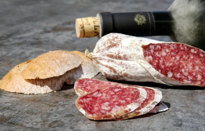 Salamul, o relicvă gastronomică: cele mai vechi rețete provin din vremea Mesopotamiei Salamul, o relicvă gastronomică: cele mai vechi rețete provin din vremea Mesopotamiei