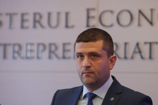 Ministrul Economiei anunță: 21 de administratori speciali demiși din societăți de stat, cu salarii de până la 30.000 lei