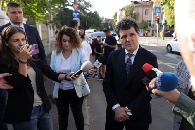 Nicușor Dan denunță ancheta procurorului general asupra alegerilor prezidențiale din 2024 drept o dovadă clară a dezinformării sistematice orchestrate de Rusia Nicușor Dan denunță ancheta procurorului general asupra alegerilor prezidențiale din 2024 drept o dovadă clară a dezinformării sistematice orchestrate de Rusia