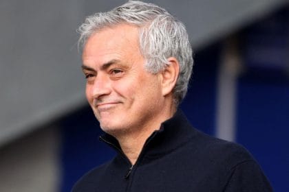 Lovitură de proporții: antrenorul demis la miezul nopții, imediat înlocuit cu Jose Mourinho