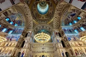 Interiorul Catedralei Naționale dezvăluit după înlăturarea schelelor: pregătiri pentru sfințire în prezența Patriarhului Ecumenic și Patriarhului României în octombrie
