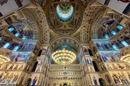 Interiorul Catedralei Naționale dezvăluit după înlăturarea schelelor: pregătiri pentru sfințire în prezența Patriarhului Ecumenic și Patriarhului României în octombrie