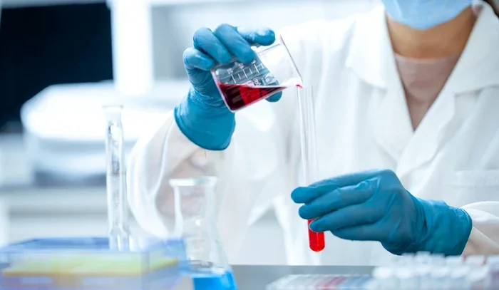 Alertă în spitale: Serratia, bacteria mortală care pune în pericol pacienții și metodele de tratament eficiente