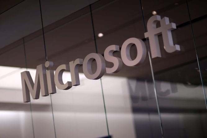 Microsoft blochează accesul unei unități militare israeliene la centrele sale de date pentru supravegherea în masă a palestinienilor Microsoft blochează accesul unei unități militare israeliene la centrele sale de date pentru supravegherea în masă a palestinienilor