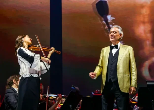 Celebra violonistă care a uimit publicul cântând alături de Andrea Bocelli și a devenit un fenomen mondial: „Când am câștigat prima bursă…