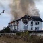 Incendiu devastator la un hotel din Prahova: un muncitor nepalez și-a pierdut viața, altul este dat dispărut
