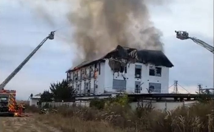 Incendiu devastator la un hotel din Prahova: un muncitor nepalez și-a pierdut viața, altul este dat dispărut Incendiu devastator la un hotel din Prahova: un muncitor nepalez și-a pierdut viața, altul este dat dispărut